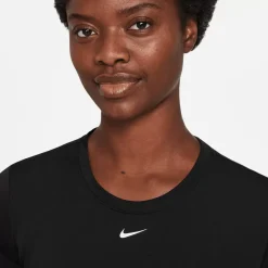 Nike Tees & Tanks<Dri-Fit One Tee