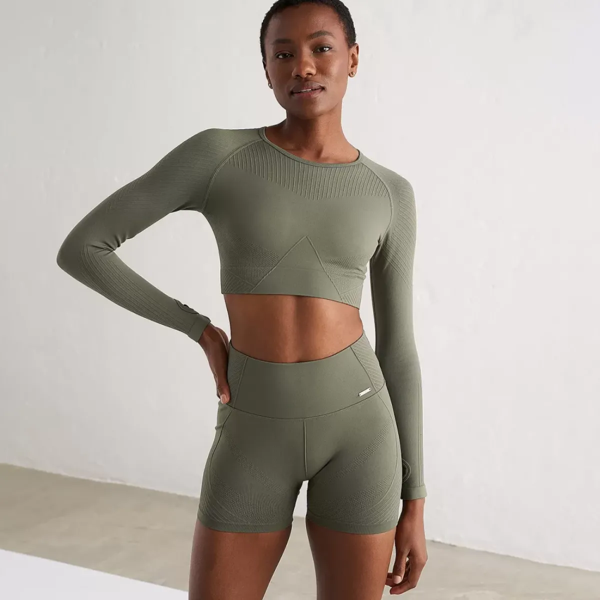 Aim Tees & Tanks<Olive Motion Seamless Cropped Long Sleeve Top