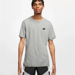 Nike Tees & Singlets<Sportswear Club Tee
