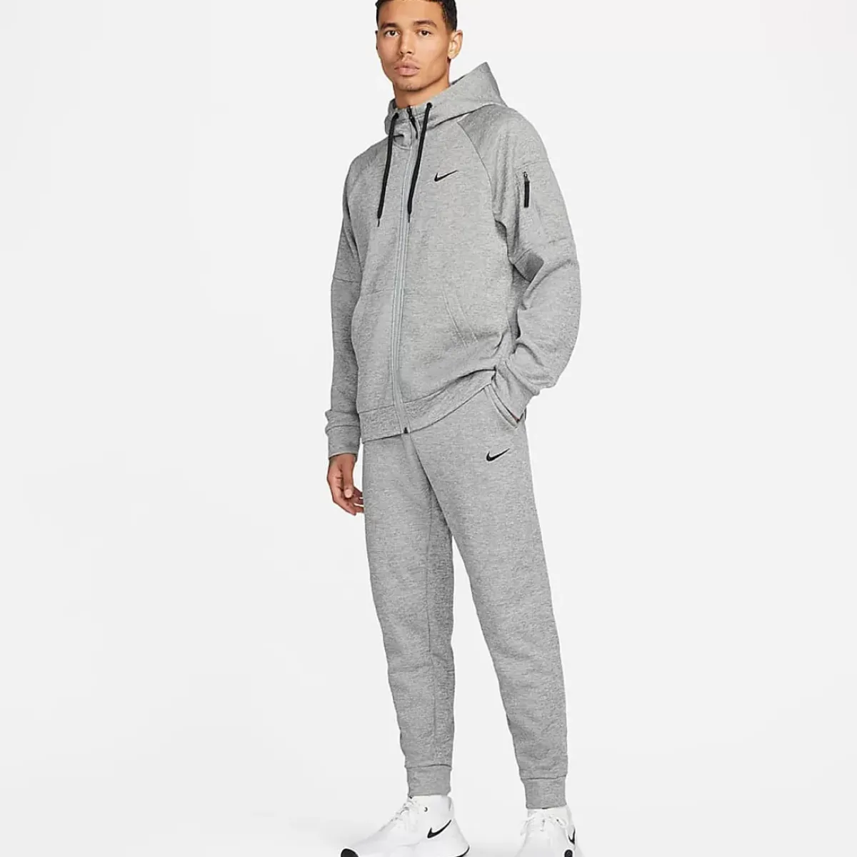Nike Pants & Sweats<Therma-Fit Tapered Training Trousers